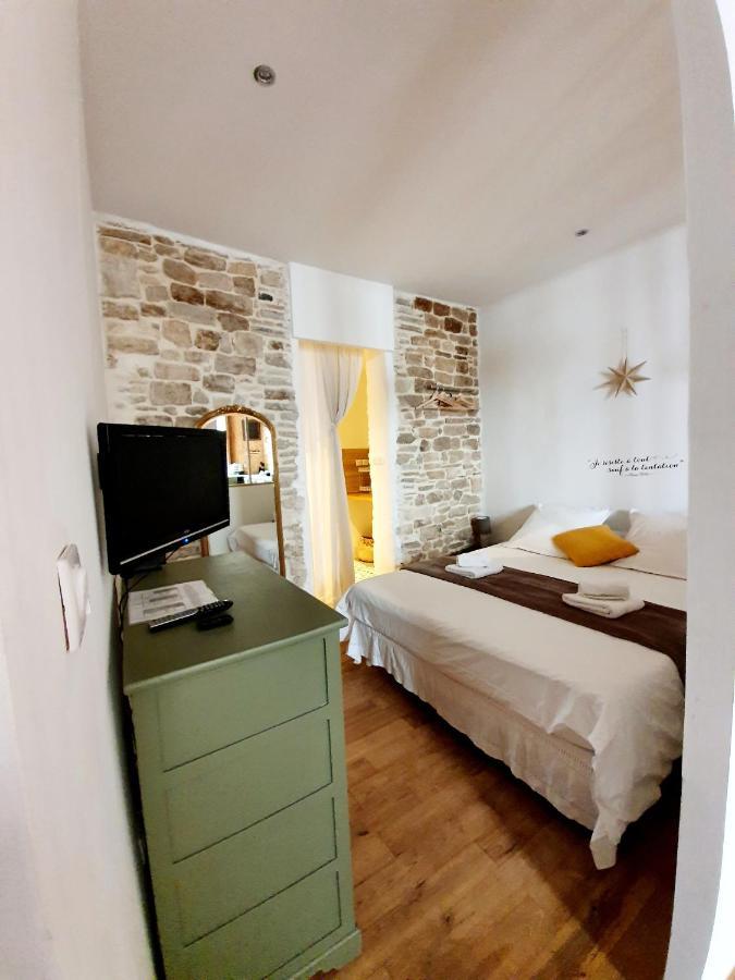 Appartement Palmiers et Crocos du vieux Nîmes Extérieur photo